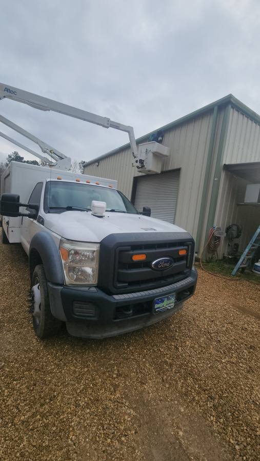 Altec bucket truck