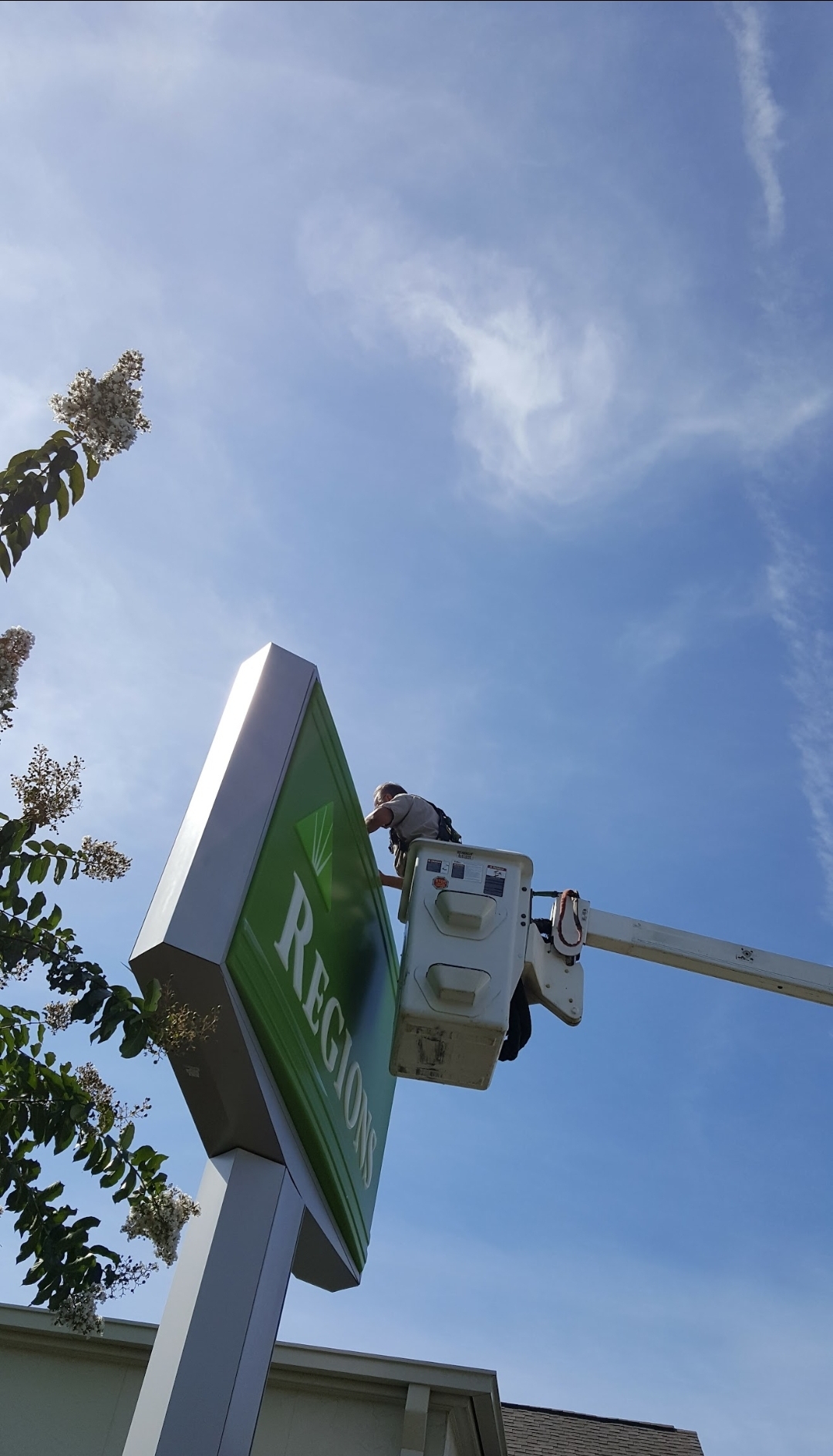 Bucket truck at Regions Bank sign